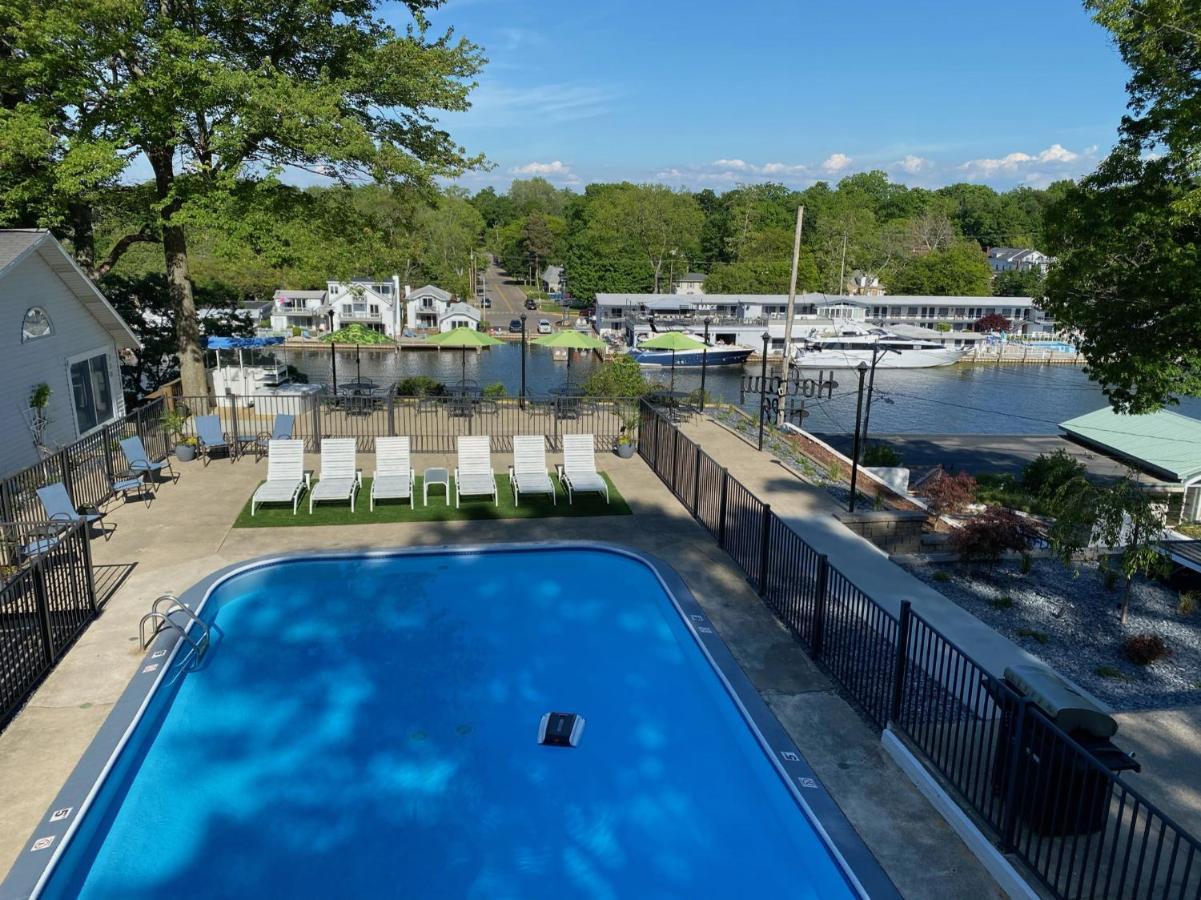 Holiday Hill Resort Saugatuck Exterior foto