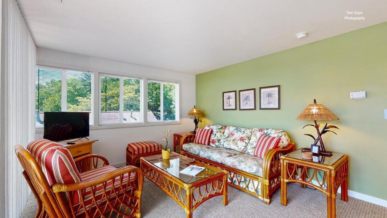 Holiday Hill Resort Saugatuck Exterior foto